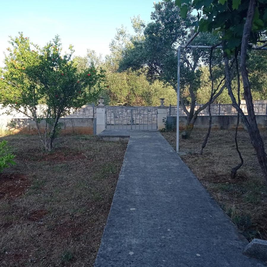 My Mediterranean Villa With Huge Garden And Own Parking Лумбарда Экстерьер фото